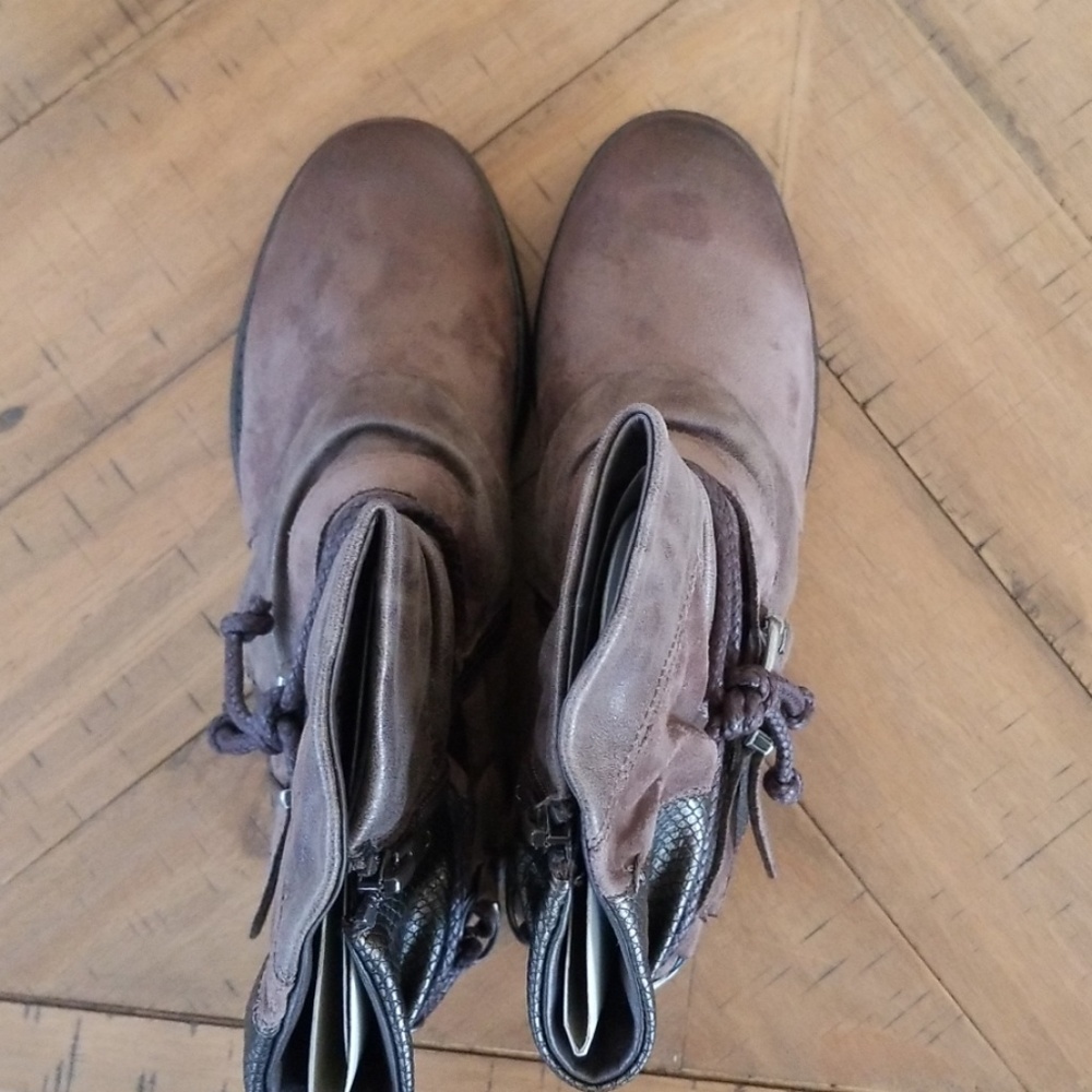 Boots by Dirty Laundry - Picture 6 of 8